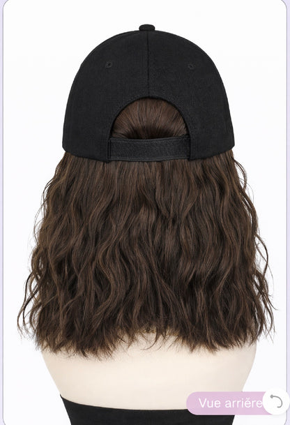 Casquette Perruque Femme – Cheveux Courts Bouclés Effet Naturel